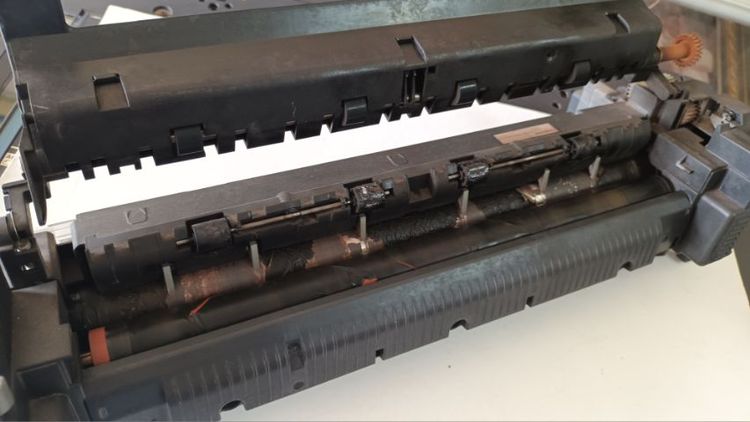 เคลียร์บ้านครับ
เครื่องถ่ายเอกสาร Kyocera รุ่น TASKalfa 3510i ยังเปิดติด ถ่ายได้แต่ กระดาษจะมาติดที่ชุดความร้อนครับ ชุดความร้อนไม่ดีแล้ว รูปที่ 9