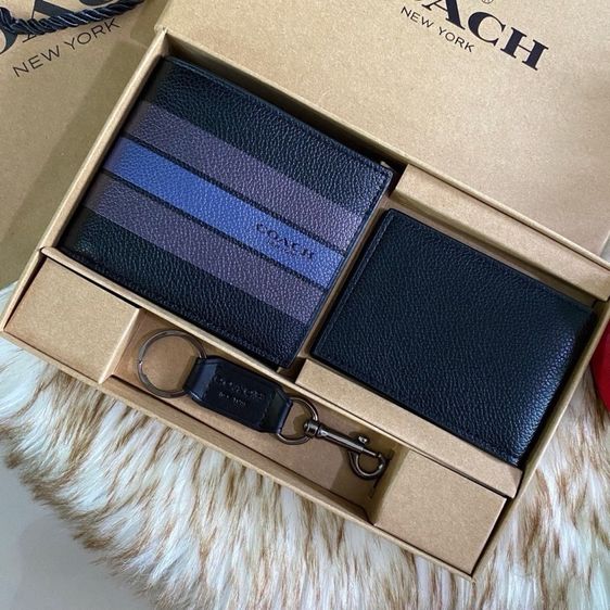 กระเป๋าสตางค์ Coach พร้อมพวงกุญแจ รูปที่ 10