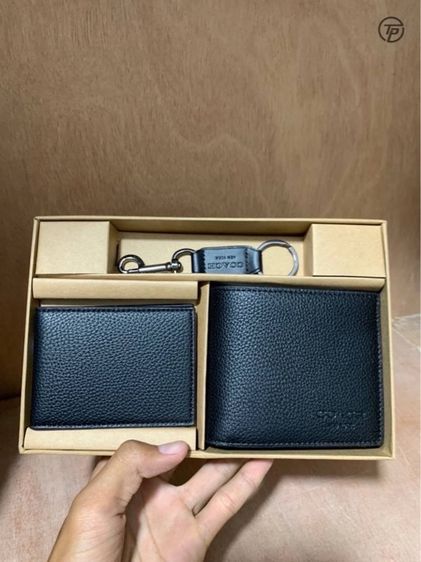 กระเป๋าสตางค์ Coach พร้อมพวงกุญแจ รูปที่ 9