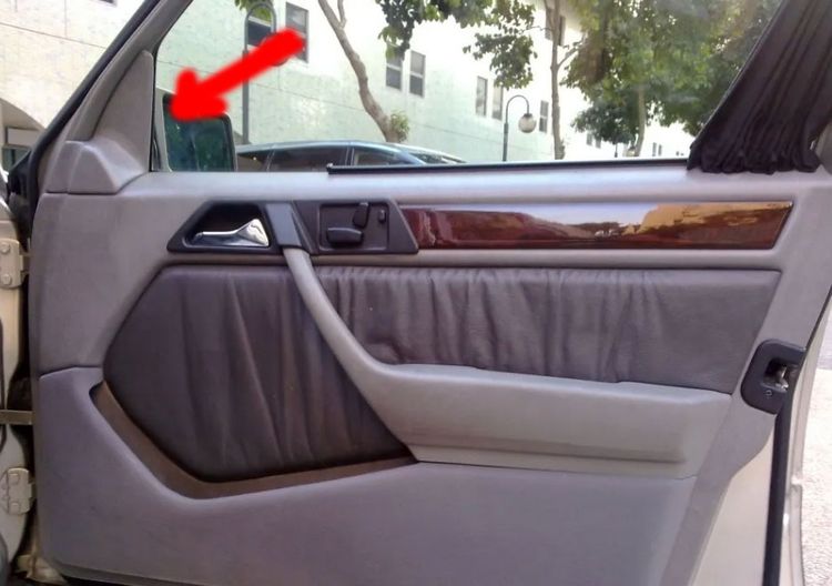 W124 สามเหลี่ยมภายในกระจกมองข้าง หูช้าง W124 รูปที่ 3