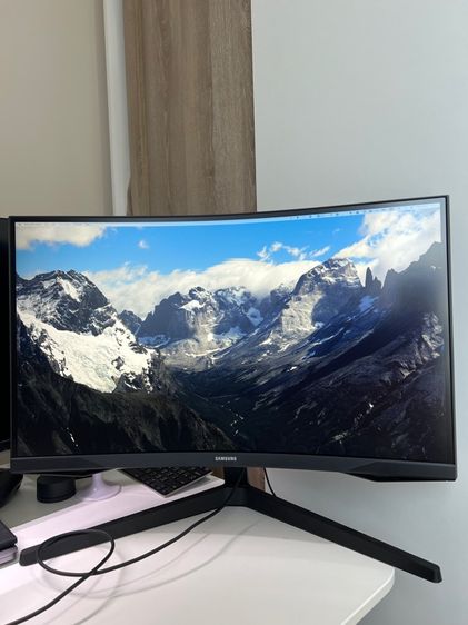 SAMSUNG 2K Monitor หน้าจอ 27 นิ้ว Curved Display (จอโค้ง)
