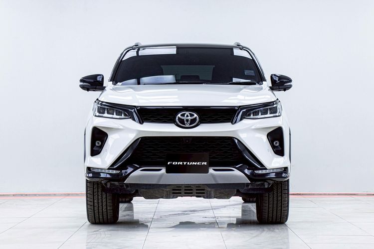 Toyota Fortuner 2021 2.4 Legender Black Top 4WD Utility-car ดีเซล ไม่ติดแก๊ส เกียร์อัตโนมัติ ขาว รูปที่ 4