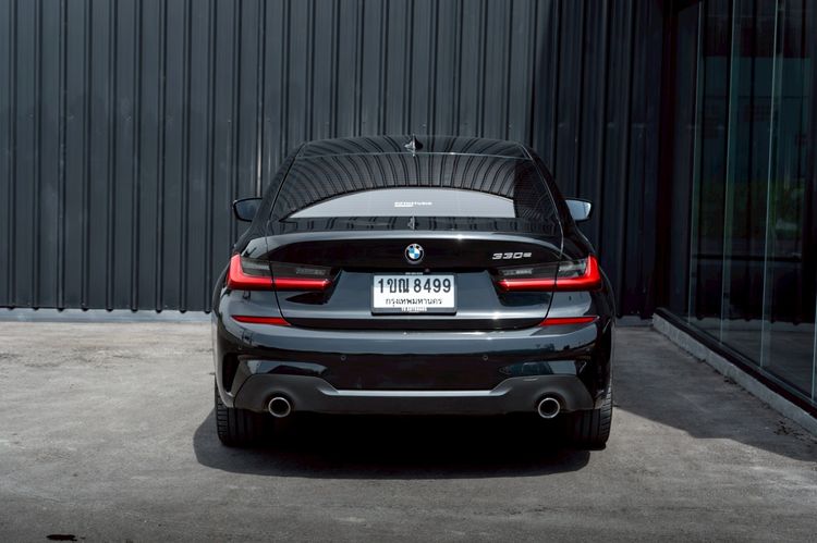 BMW Series 3 2020 330e Sedan ปลั๊กอินไฮบริด (PHEV) ไม่ติดแก๊ส เกียร์อัตโนมัติ ดำ รูปที่ 4