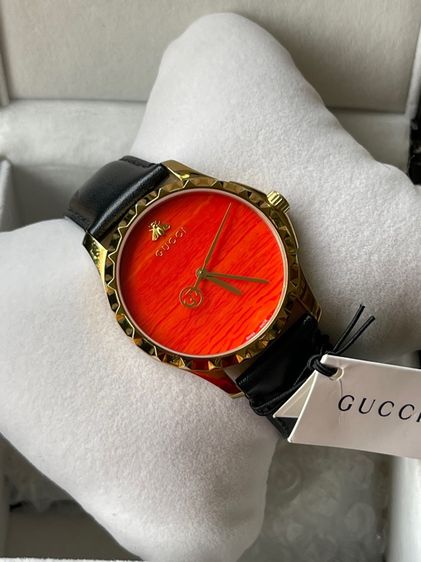 GUCCI G Timeless Coral Red Dial Leather Strap Men’s Watch 38 mm รูปที่ 5