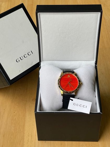 GUCCI G Timeless Coral Red Dial Leather Strap Men’s Watch 38 mm รูปที่ 3