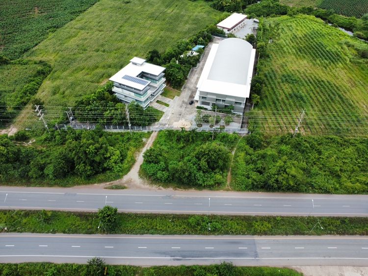 ขายบ้านตึก 4 ชั้น และโกดัง พร้อมบ้านพักคนงาน ศรีมหาโพธิ์ 75 ล้านบาท