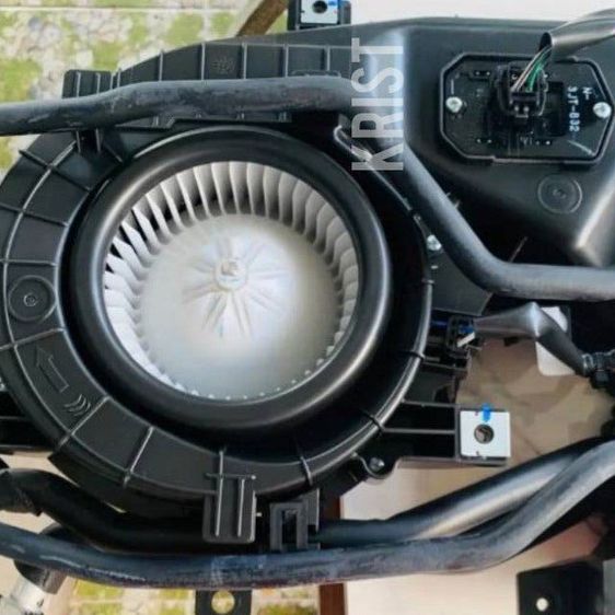 ตู้แอร์เดิมรถตู้ คอมมิวเตอร์ ออนิว(ถอดจากป้ายแดง)