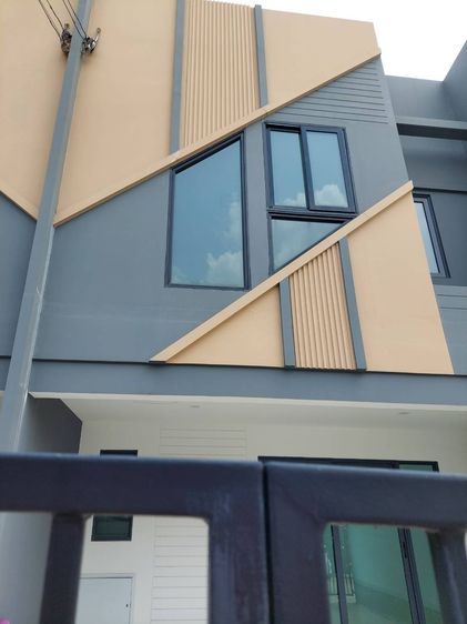 ขาย2.6M Town home เดอะเรสซิเดนหน้านิคมไฮเทค