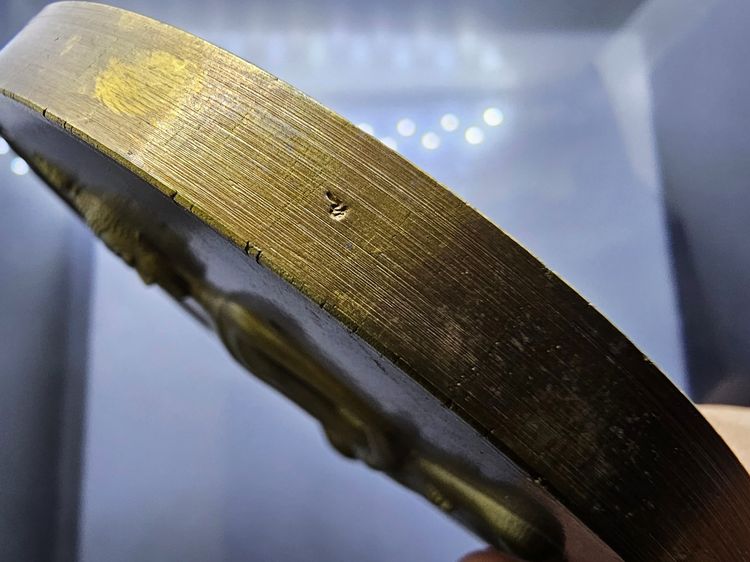 พระพุทธมหาสุวรรณปฏิมากร (หลวงพ่อทองคำ) เนื้อทองเหลือง ขนาด 9 เซน วัดไตรมิตรฯ พ.ศ.2539 สภาพสวยเดิมๆ รูปที่ 5