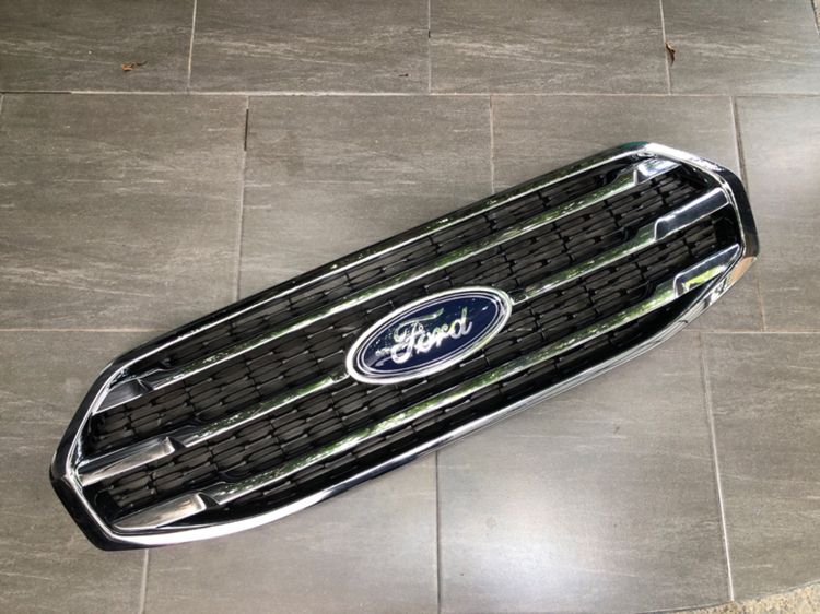กระจังหน้า Ford Everest 2018 ของแท้ ติดรถ มือสอง สภาพดี เหมือนใหม่ 