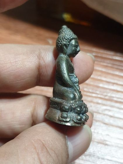พระกริ่ง รุ่นเมตตา หลวงปู่ม่น วัดเนินตามาก จ.ชลบุรี เนื้อนวะ ผิววาว สวยไม่แพ้ใคร หายากแล้ว รูปที่ 3