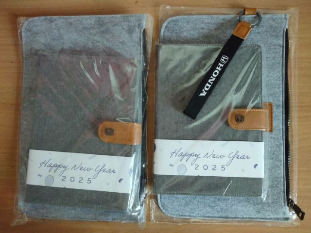 กระเป๋าใส่มือถือ แท็บเล็ต และไดอารี่ 2025 สินค้าลิขสิทธิ์ 
สินค้าพรีเมี่ยมจาก Honda รูปที่ 3