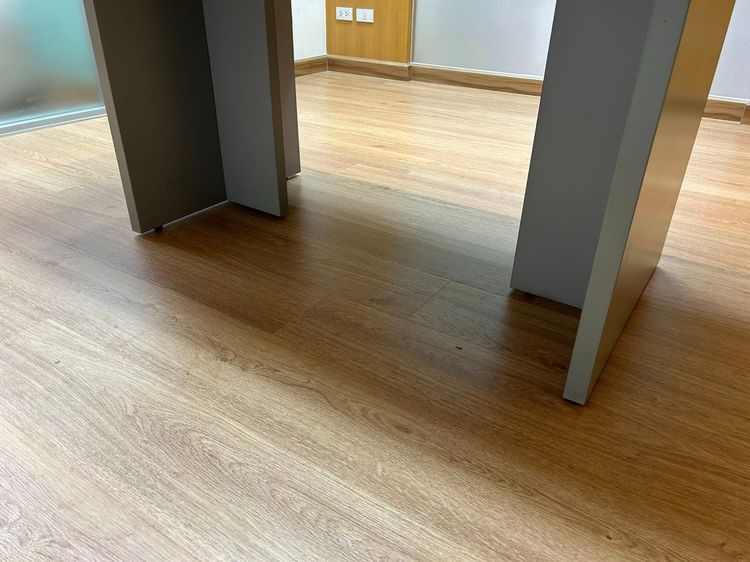 พื้นลามิเนต พื้น SPC พร้อมติดตั้ง สอบถามได้ครับ รูปที่ 3