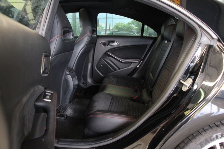 Mercedes-Benz CLA-Class 2014 CLA250 AMG Sedan เบนซิน ไม่ติดแก๊ส เกียร์อัตโนมัติ ดำ รูปที่ 3