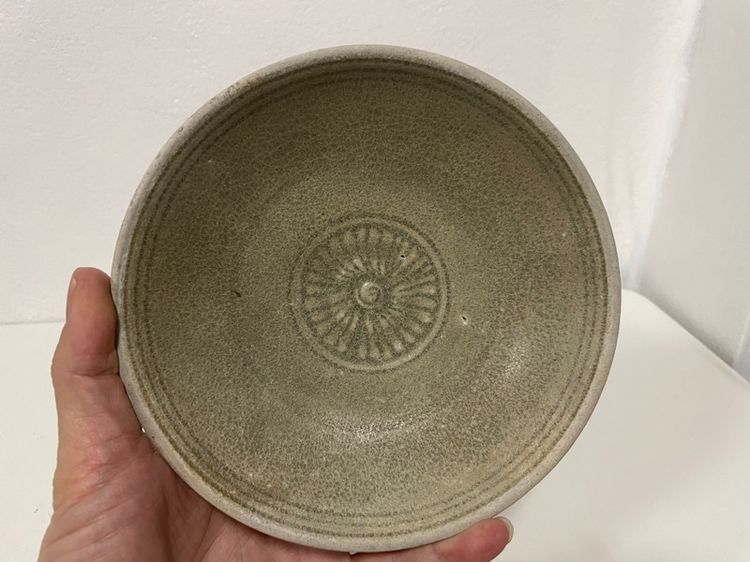 ชามก้นเตี้ยเคลือบเขียว บ้านป่ายาง ศรีสัชนาลัย รูปที่ 2
