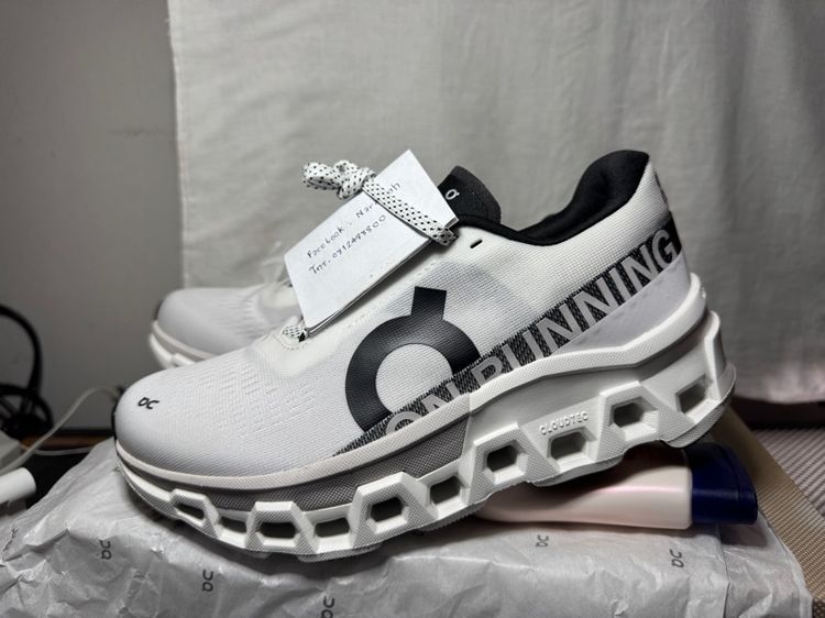 รองเท้าผ้าใบ ขาว อื่นๆ UK 6 | EU 39 1/3 | US 7.5 อื่นๆ รองเท้า ON CloudMonster 2 สินค้าใหม่หิ้วจากไต้หวัน