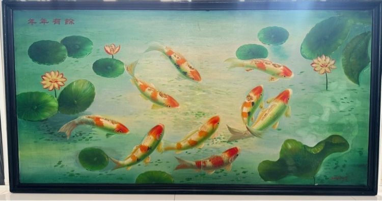 รูปติดผนัง ภาพสีน้ำมัน รูปปลาคราฟ 9 ตัว ในบ่อบัว พร้อมลายเซ็น ศิลปินในกรอบสวยงาม