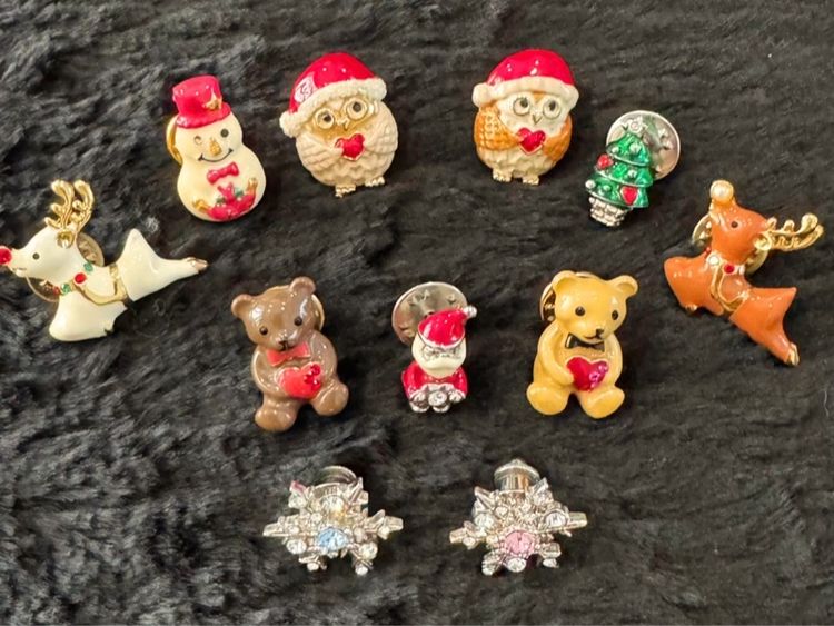 โลหะ เข็มกลัดและหมุด เข็มกลัดเคลือบอีนาเมลคอลเลกชั่นคริสต์มาส จากญี่ปุ่น งานสะสมหายากค่ะ
