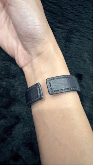 กำไลข้อมือหนังบุลการี ชาร์มเคลือบอีนาเมล โลโก้แบรนด์ รูปที่ 6