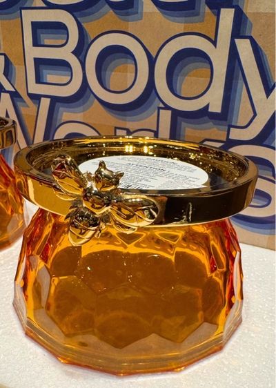 เชิงเทียน 3 ไส้ Honeycomb BEE ใหม่ล่าสุดจาก Bath and Body Works พร้อมกล่องเดิม รูปที่ 3