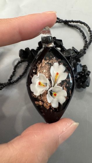 Murano Glass White ORCHID Black Pendant Necklace สร้อยคอจี้รูปกล้วยไม้สีขาวแก้วมูราโน่สี รูปที่ 6