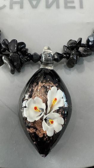 Murano Glass White ORCHID Black Pendant Necklace สร้อยคอจี้รูปกล้วยไม้สีขาวแก้วมูราโน่สี รูปที่ 2