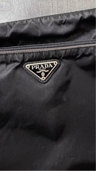 กระเป๋าสะพายไหล่โลโก้สามเหลี่ยม Prada Nylon Tessuto สีดำ 3 ช่องซิป รูปที่ 2
