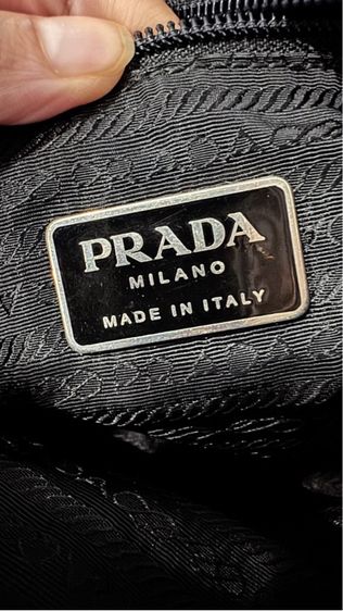 กระเป๋าสะพายไหล่โลโก้สามเหลี่ยม Prada Nylon Tessuto สีดำ 3 ช่องซิป รูปที่ 10