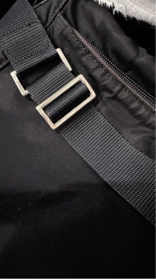 กระเป๋าสะพายไหล่โลโก้สามเหลี่ยม Prada Nylon Tessuto สีดำ 3 ช่องซิป รูปที่ 6