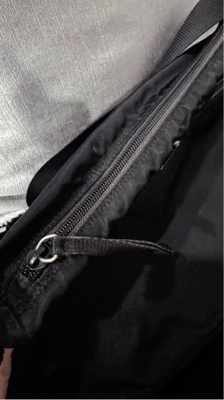 กระเป๋าสะพายไหล่โลโก้สามเหลี่ยม Prada Nylon Tessuto สีดำ 3 ช่องซิป รูปที่ 5