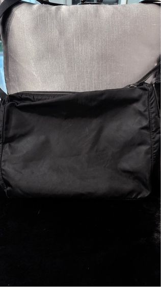 กระเป๋าสะพายไหล่โลโก้สามเหลี่ยม Prada Nylon Tessuto สีดำ 3 ช่องซิป รูปที่ 7