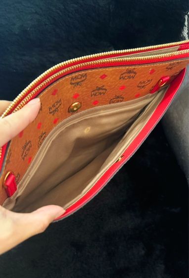 MCM เอ็มซีเอ็ม  กระเป๋าสะพายข้างทรงแบน รูปที่ 4