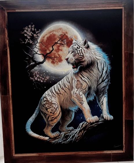 รูปติดผนัง White Tiger In Moonlight Technical image of sandblasting on fabric เสือขาวในแสงจันทร์ 
