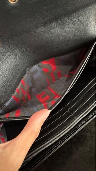 กระเป๋าสตางค์พับยาว Vivienne Westwood ORB หนังเคลือบอีนาเมล รูปที่ 9