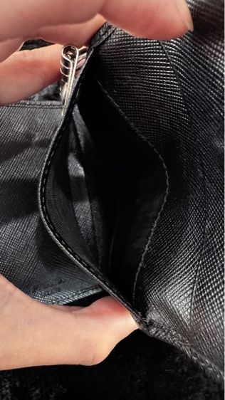 กระเป๋าหนังใส่กุญแจ Prada โลโก้ Prada สีดำ อะไหล่สีเงิน 6 กุญแจ รูปที่ 8