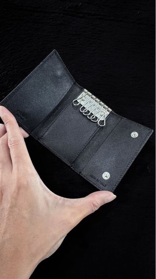 กระเป๋าหนังใส่กุญแจ Prada โลโก้ Prada สีดำ อะไหล่สีเงิน 6 กุญแจ รูปที่ 4