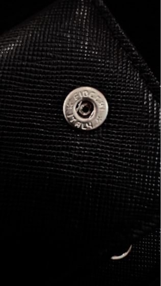 กระเป๋าหนังใส่กุญแจ Prada โลโก้ Prada สีดำ อะไหล่สีเงิน 6 กุญแจ รูปที่ 9