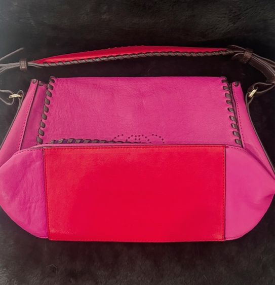 กระเป๋าถือสะพายไหล่ สไตน์บาแกตต์ หนังสีชมพูและแดง Loewe รุ่น Luca Anagram รูปที่ 12