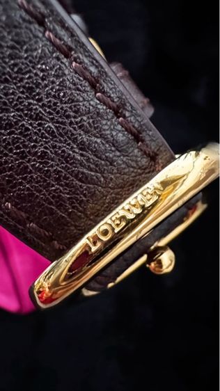 กระเป๋าถือสะพายไหล่ สไตน์บาแกตต์ หนังสีชมพูและแดง Loewe รุ่น Luca Anagram รูปที่ 14