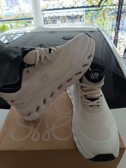 ขาย On Cloud  size 43-275cm สภาพใหม่ ของแท้ 