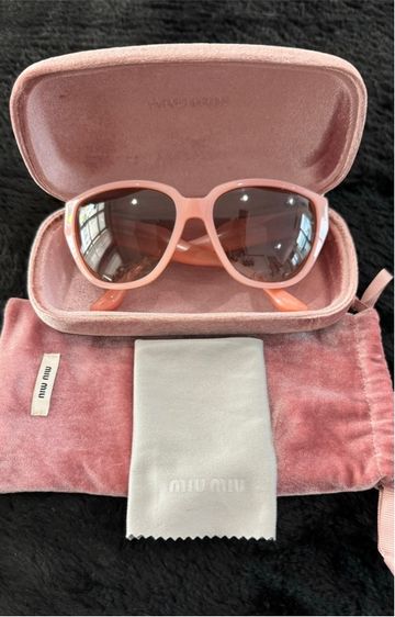 อื่นๆ แว่นตากันแดด แว่นกันแดด Miu Miu