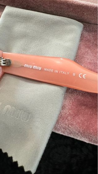 แว่นกันแดด Miu Miu รูปที่ 4