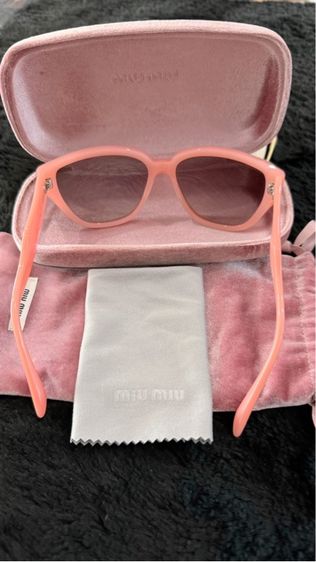 แว่นกันแดด Miu Miu รูปที่ 6
