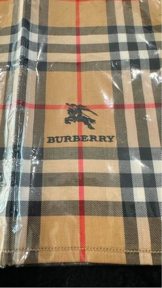ผ้าเช็ดหน้า Burberry รูปที่ 2