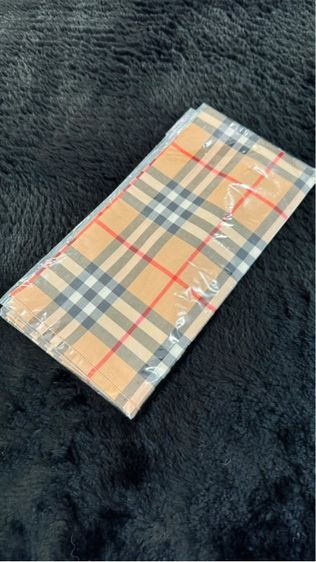 ผ้าเช็ดหน้า Burberry รูปที่ 3