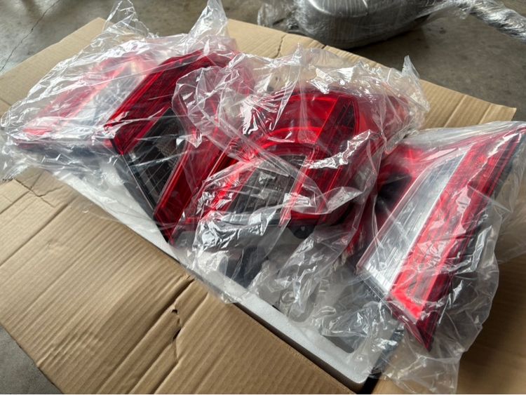 อะไหล่ accord g10 ชุดไฟท้ายเดิม ถอด รูปที่ 2