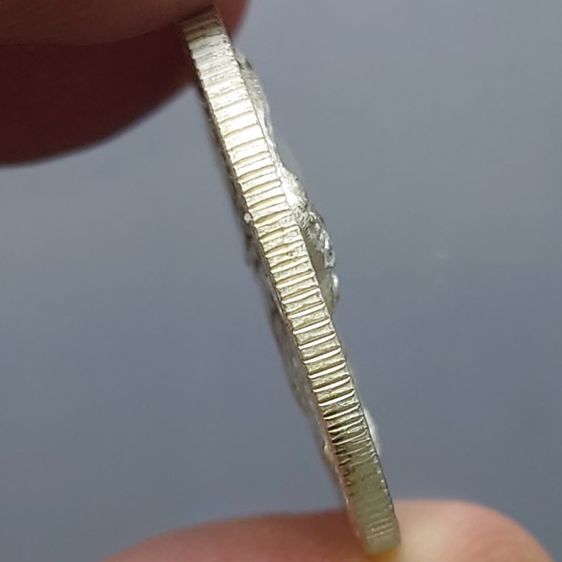 เหรียญที่ระลึกสร้างพระบรมราชานุสาวรีย์ ณ ป้อมพระจุล รุ่นแรก เนื้อเงิน บล็อกกษาปณ์ ขนาด 2.7 เซน ปี2535 พร้อมกล่องเดิม ไม่ผ่านใช้ รูปที่ 6