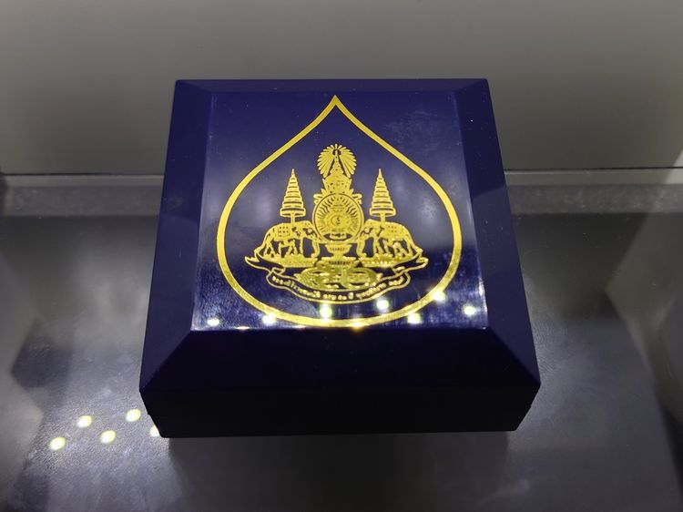 รูปหล่อพระสังกัจจายน์ วัดโพธิ์แมน เนื้อเงินขัดเงาพ่นทราย โครงการสร้างพระศรีอาริยเมตตรัย มหาโพธิสัตว์ พ.ศ.2540 พร้อมกล่องเดิมๆจากวัด รูปที่ 9