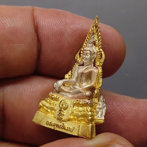 พระพุทธชินราช เนื้อเงินสามกษัตริย์ 99.99 รุ่นเฉลิมพระเกียรติ มูลนิธิสิรินธรราชวิทยาลัย สร้าง พุทธาภิเษก ณ มหาวิหารพระพุทธชินราช จ.พิษณุโลก  รูปที่ 6
