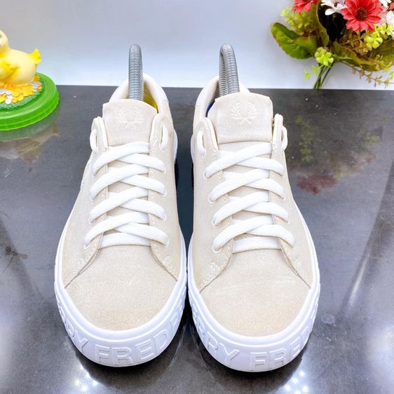 รองเท้า FRED PERRY หนังกลับ เบอร์ US 7 cm 26 คนเท้า 25.5-26.5 cm ใส่ได้ครับ สภาพพื้นเต็ม สภาพใหม่ ทรงสวย ตัดเย็บดีมาก หายากน่าสะลมครับ รูปที่ 3